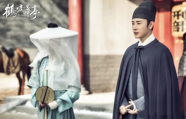 郭麒麟被人搂住频露娇羞，易烊千玺罗晋更似女