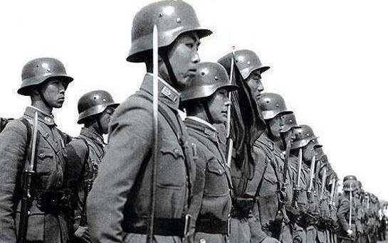 他是黄埔军校毕业的高材生，一生低调，女儿成