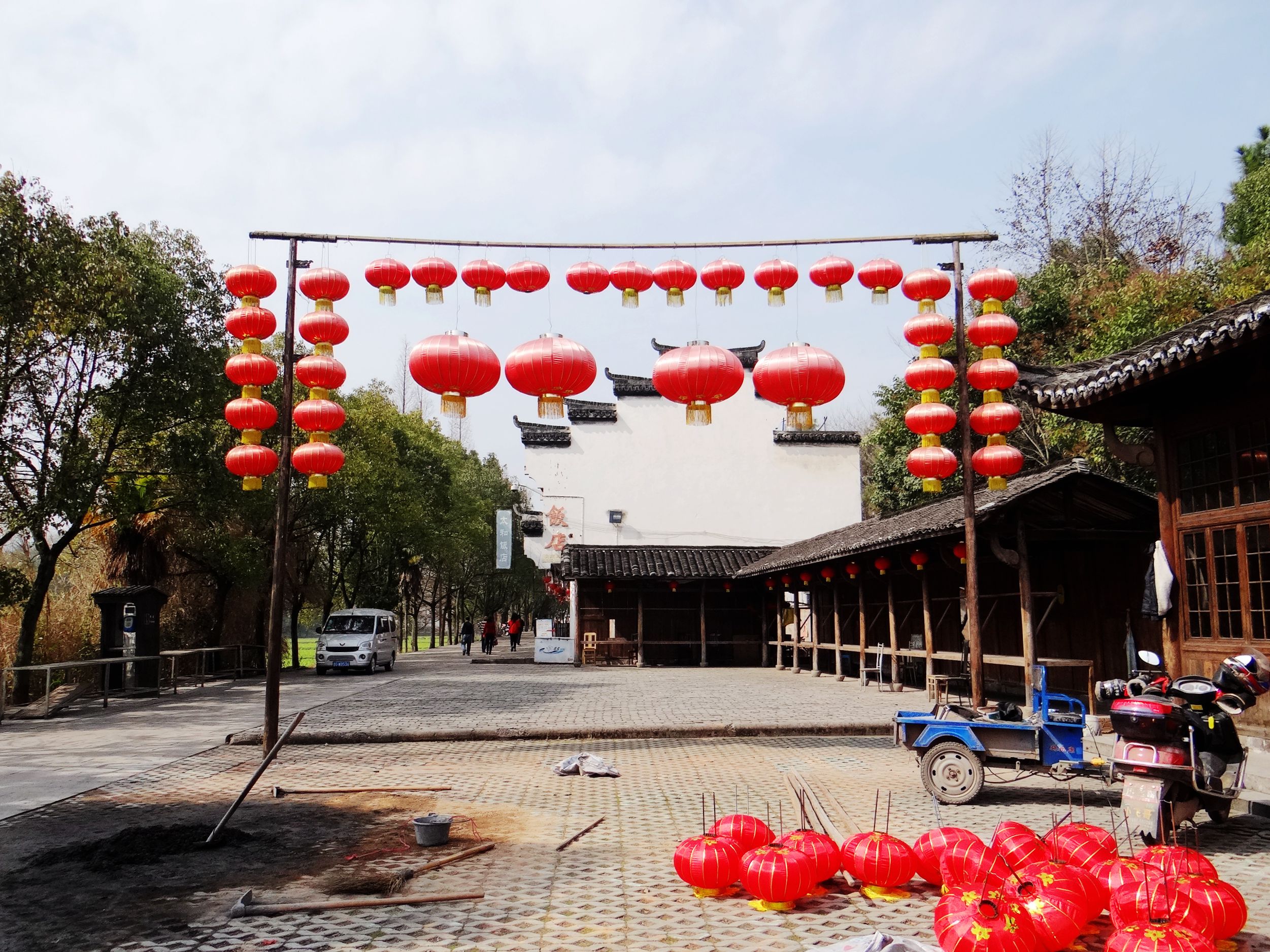 诸葛八卦村构建神奇，后世子孙多以医药为业，这是为了什么原因？