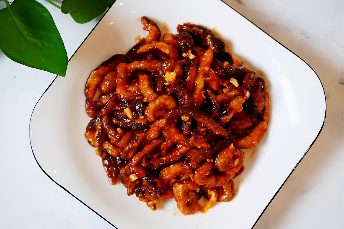 The shiitake mushrooms are made into sweet and sour shiitake mushroom