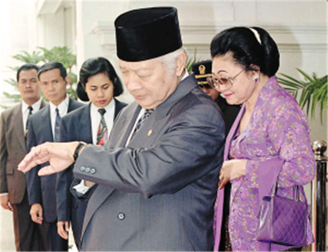 苏哈托：屠杀50多万华人，贪国家近75%钱财，却安享晚年