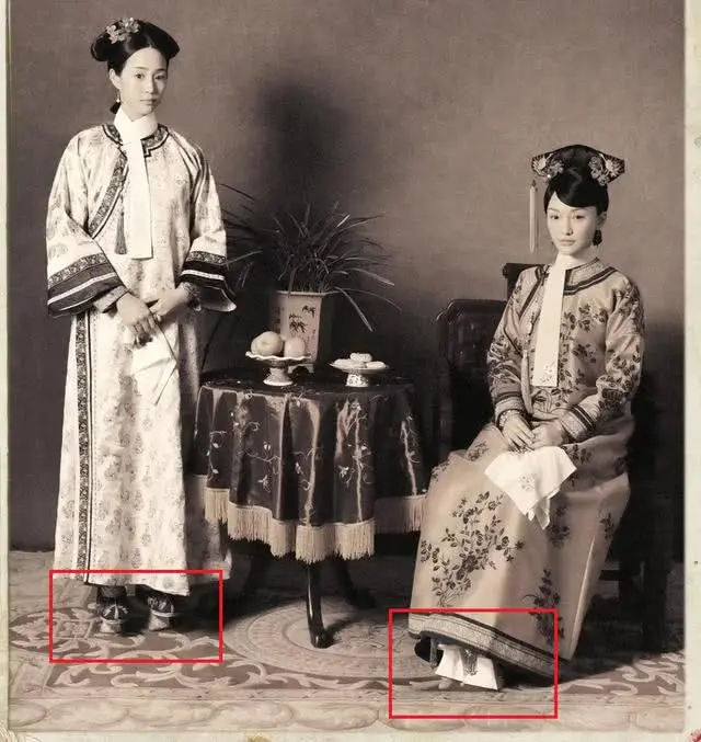 清朝皇妃为什么要穿“花盆底”鞋子？有什么由来？