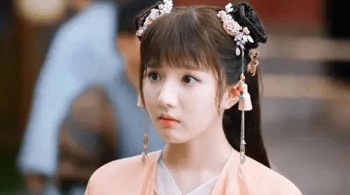 萝莉脸太骗人！竟是隐形高个，看脸150看腿170，原来错怪男星矮了