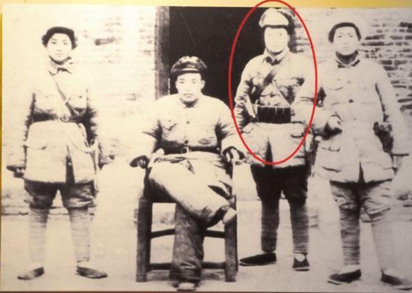 山西90岁老兵，丢失证件无法证明身份，指着博物馆照片说：这是我