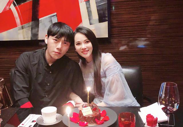 秦昊生日伊能静放弃小作文，训练太累写不动，秦昊表示在线等