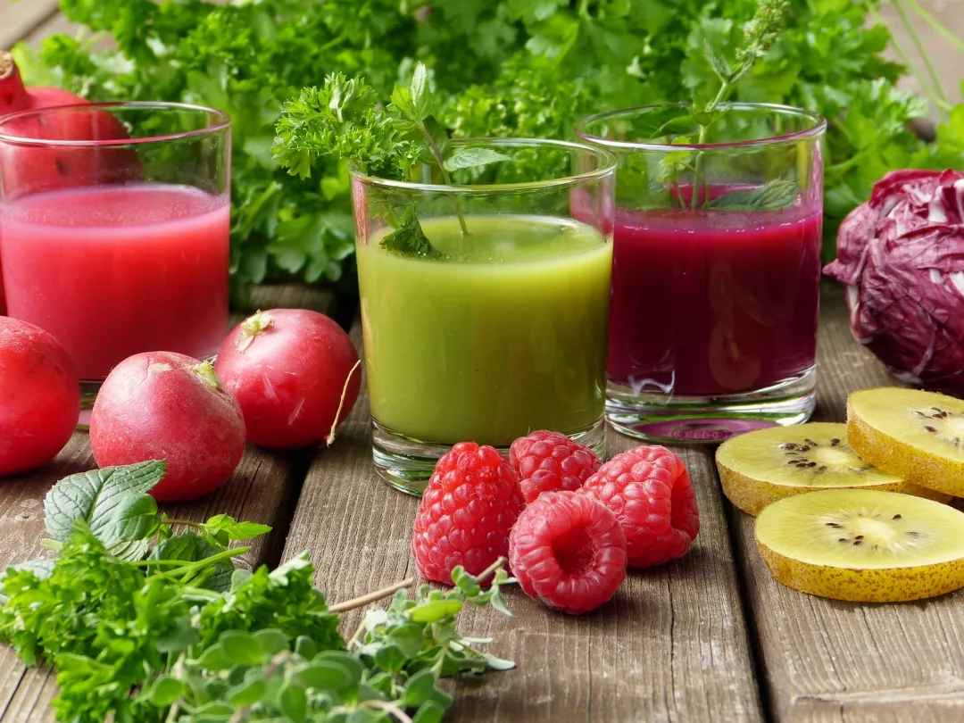 果汁当代餐，营养好吸收？喝果汁能排毒？这些水果谣言你一定要知道！