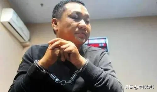 最嚣张的逃犯：潜逃16年，娶4个妻子生12个孩子，