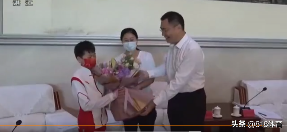 全红婵衣锦还乡!湛江市举办盛大欢迎仪式,站书记市长中间C位同框