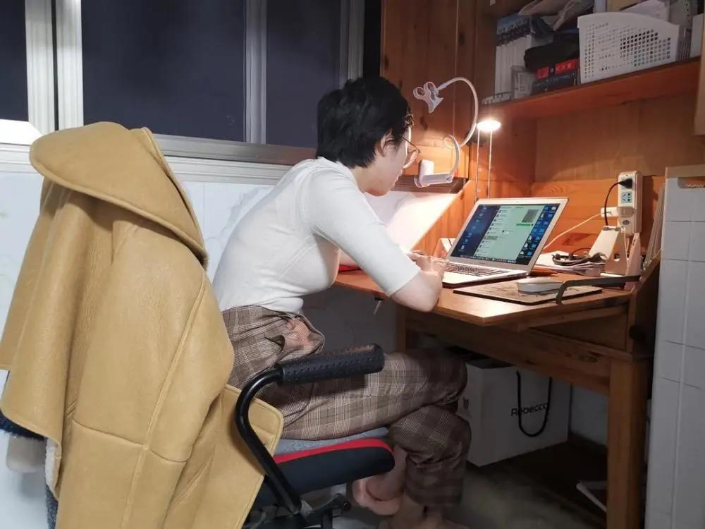 父母双双患癌后，28岁名校金融女也被查出癌症晚期！她的自救方式刷屏了