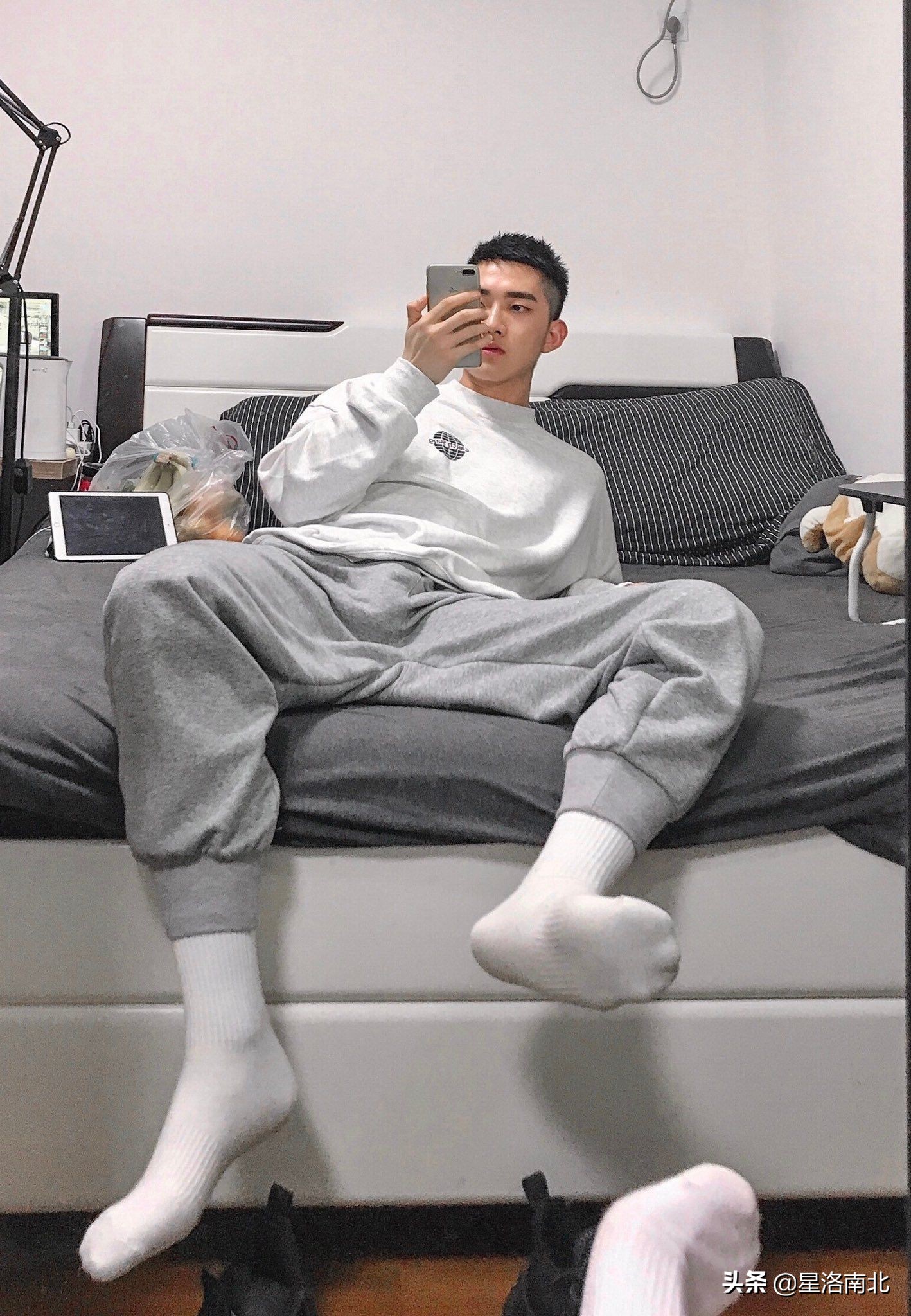 為 什 麼 那 麼 多 的 Gay 都 喜 歡 看 腳 看 白 襪.原 來 是 因 為 這 3 個 原 因 