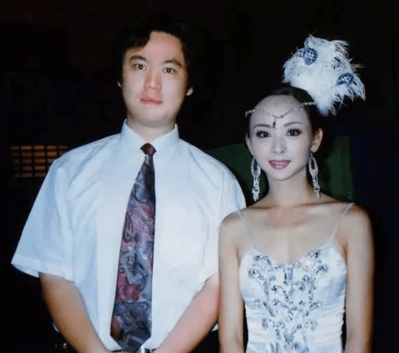 “千手观音”邰丽华：2岁失聪，27岁下嫁理工男，29岁成名