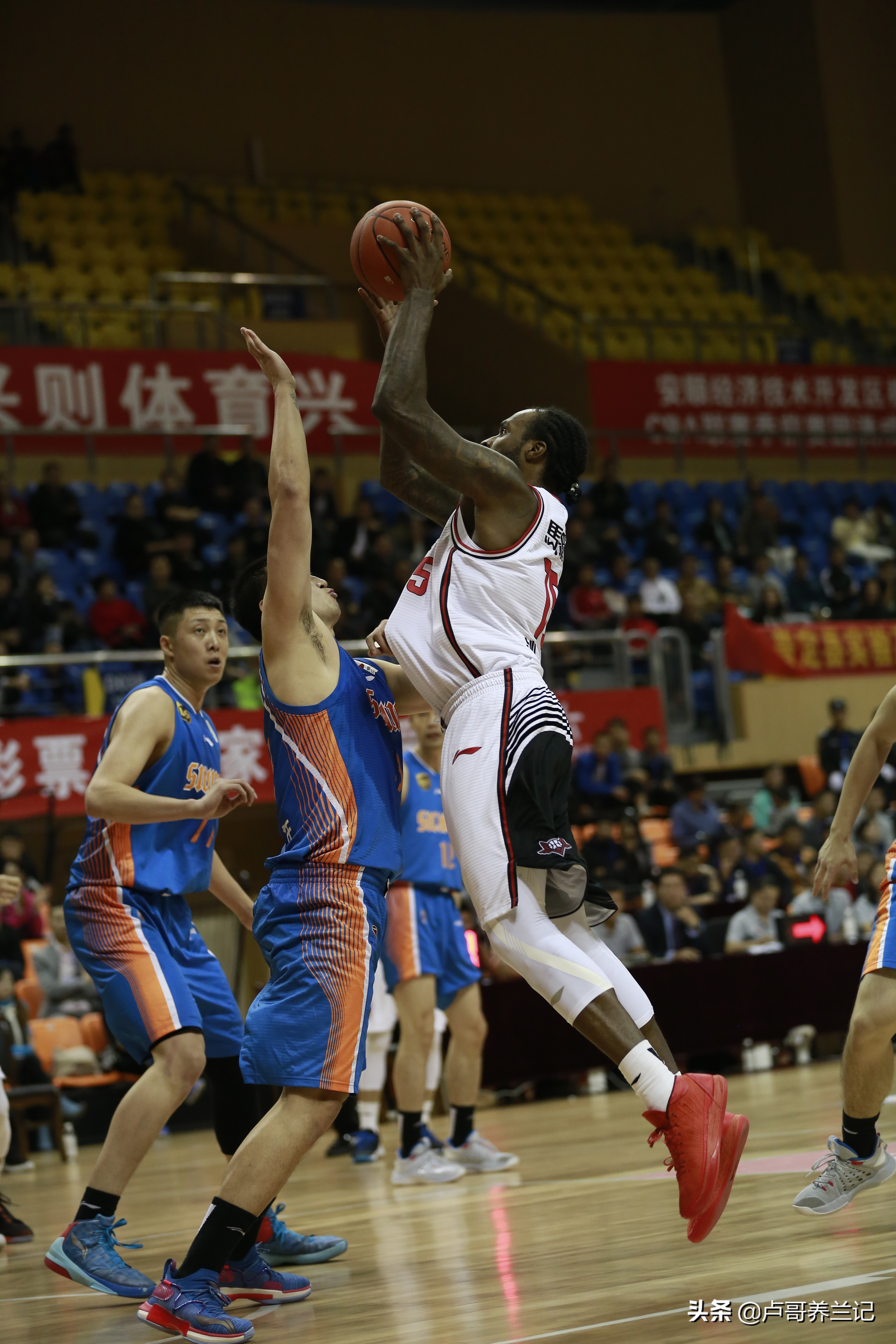 为什么cba季前赛没有回放(不看NBA我拍CBA:季前赛安顺站深圳100-77 四川，精彩回放看过来)