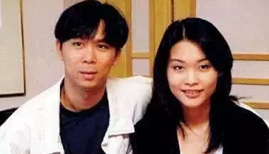 还记得天后许美静？遭两男友逼疯，被家人逼上街求救，现过得如何