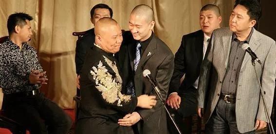 德云逆徒曹金带货翻车，被骂的全程不敢抬头