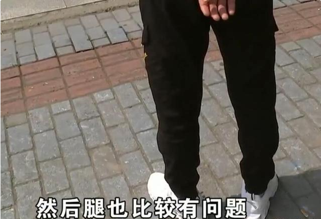 真有人被忽悠瘸了！女教练让走两步，男子办卡矫正长短腿