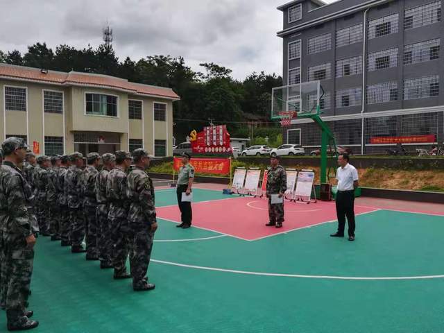 民兵点验喜迎党庆 党建引领乡村振兴