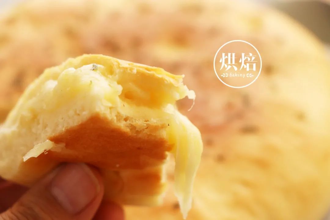 消耗土豆的好办法 拉丝很长的乳酪土豆面包 蓬松柔软 无人不爱