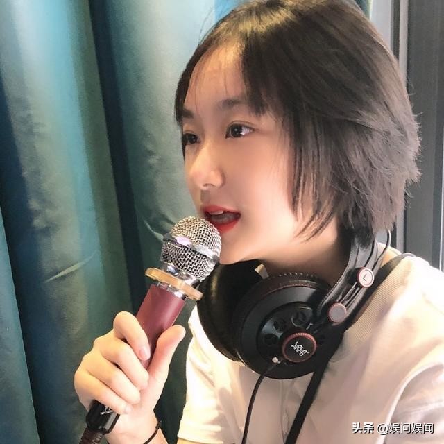 孙俪同父异母妹妹晒自拍，容貌秀丽清新，跟着孙俪进圈事业向好