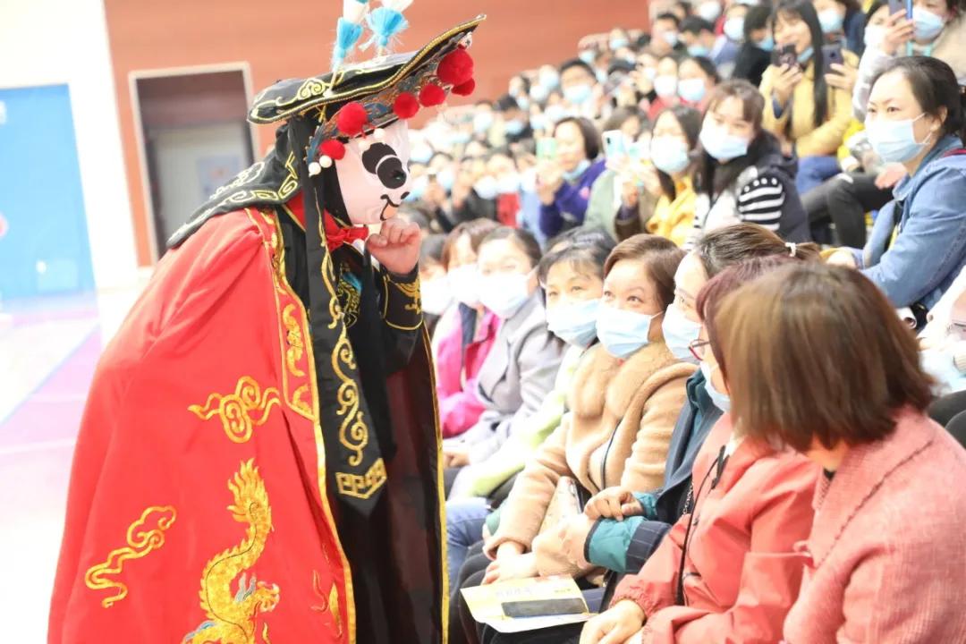 天府新区华阳中学教育集团小学集团部家长学院开讲啦