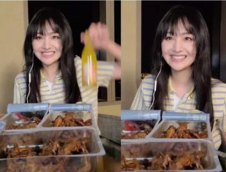 太接地气！郑爽穿人字拖坐街边自拍，毫无偶像包袱