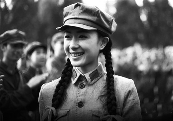 女红军与丈夫分别后，被敌人卖给地主，26年后才知前夫成开国上将