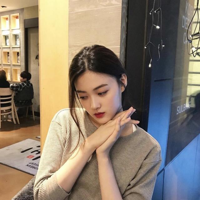很酷很干净的8字短句：静守时光，以待流年图片