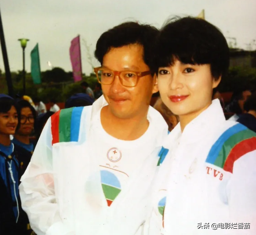 香港老戏骨廖启智因病离世，妻子绝美，却半生