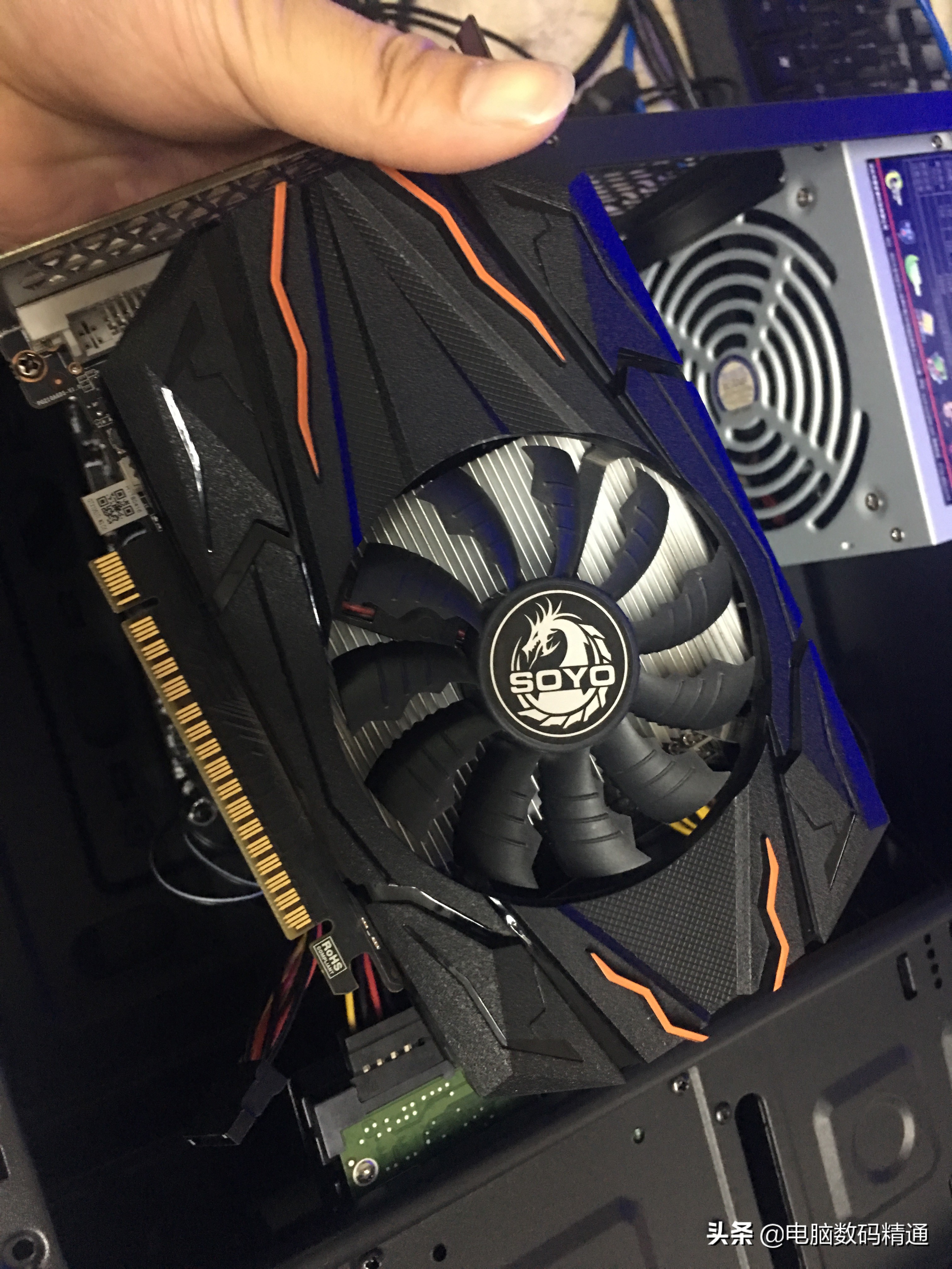 朋友要给电脑加256G内存，吓我一身冷汗，看到他电脑后我崩溃了