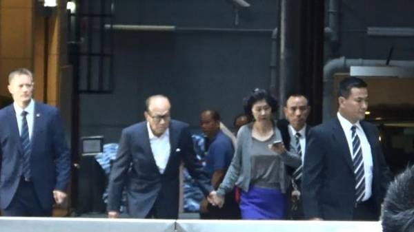 相差33岁,她是陪伴李嘉诚身边25年的“红颜知己”