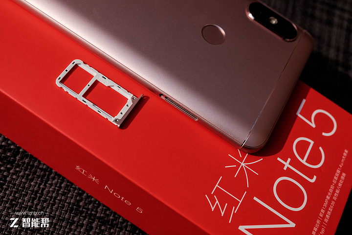 红米手机再度“廉价顶配”！1399元的新产品手机开箱，你觉得值吗？