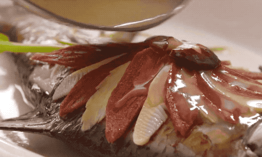 图片[10]-国宴大师告诉我为什么清蒸鱼做的不好吃就在下锅前这一步没做-起舞食谱网
