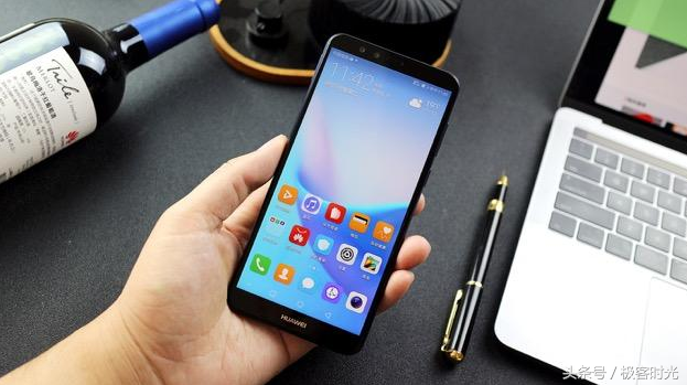 華為暢享8 Plus：4000mAh大充電電池 1600萬(wàn)四攝 麒麟659，稱得上極致！