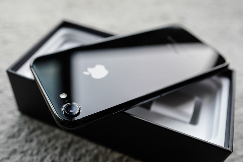 以前达到万余元抬价，亮黑版iPhone 7对你也有诱惑力吗？