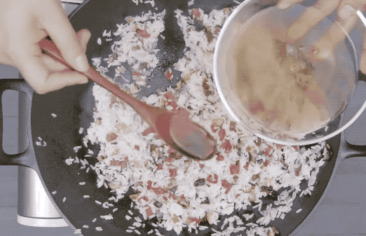 图片[9]-“炒糯米饭”的做法 生米直接炒出锅我吃了3大碗-起舞食谱网