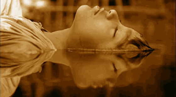 他人间蒸发13年，拍出了这部美到窒息的片