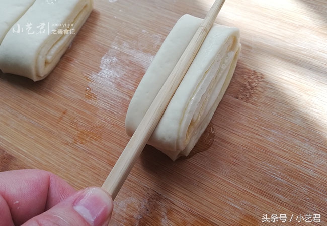图片[11]-一根筷子做出好看的花卷 松软好吃 一看就会 学会再不用买了-起舞食谱网