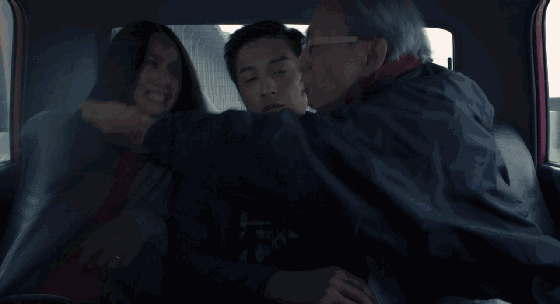 她居然亲手杀死了自己的父母，这部港片比《踏血寻梅》还残酷