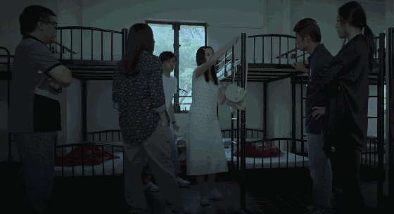 她居然亲手杀死了自己的父母，这部港片比《踏血寻梅》还残酷