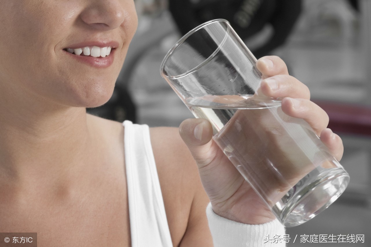 生病为什么要多喝水？简单一杯白开水，功效原来这么强大