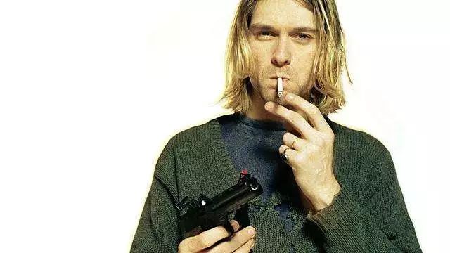 一个穿了一辈子匡威的人，影响了半个潮流圈