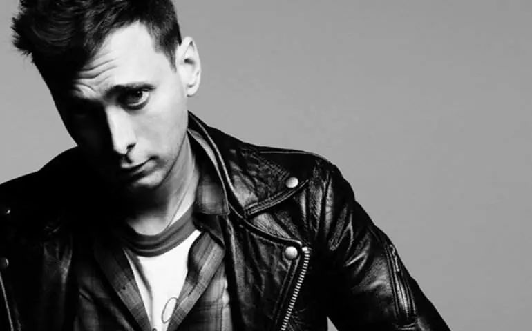 一个穿了一辈子匡威的人，影响了半个潮流圈