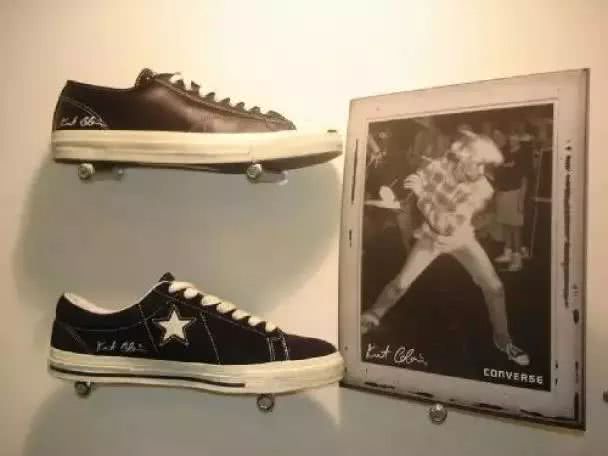 一个穿了一辈子匡威的人，影响了半个潮流圈