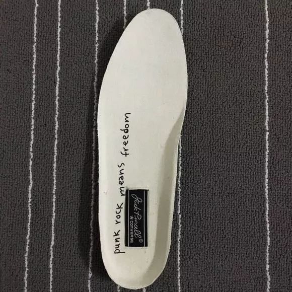 一个穿了一辈子匡威的人，影响了半个潮流圈