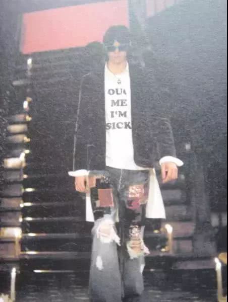 一个穿了一辈子匡威的人，影响了半个潮流圈