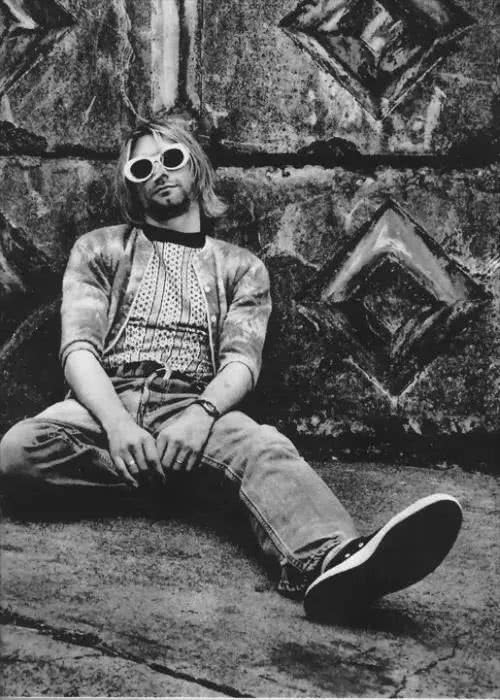 一个穿了一辈子匡威的人，影响了半个潮流圈