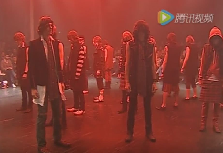 一个穿了一辈子匡威的人，影响了半个潮流圈