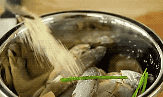 图片[3]-干炸小黄鱼做法步骤图 干炸小黄鱼怎么能炸酥 30年老厨师教你-起舞食谱网