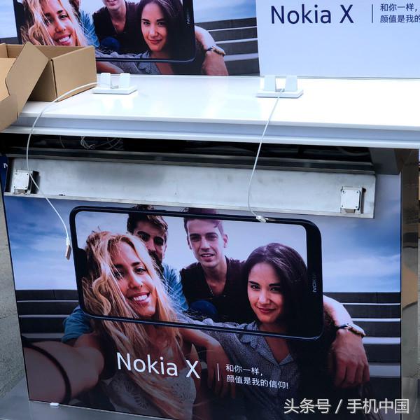 NokiaX真机宣传海报曝出 地表最强刘海屏？