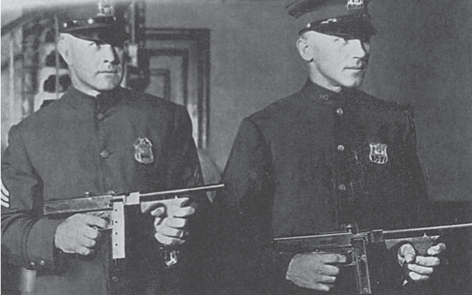 墙内开花墙外香——二战前汤普森冲锋枪的苦痛