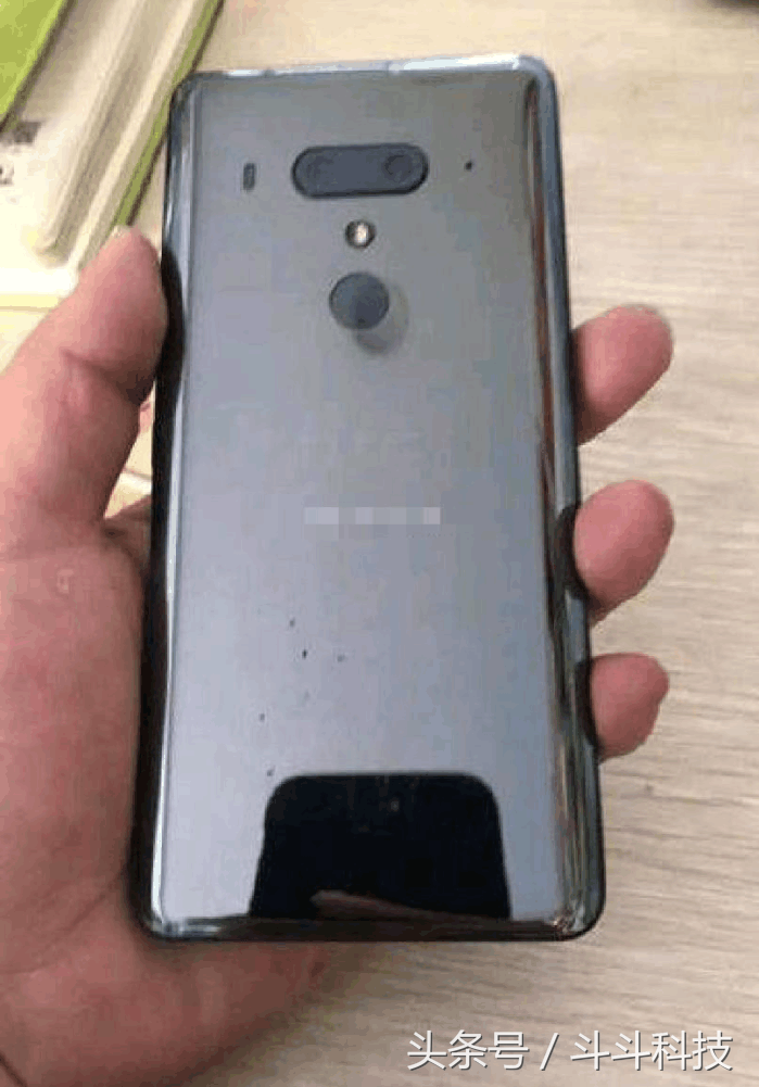 HTC U12真机实拍视频：三d夹层玻璃外壳 后置摄像头指纹识别，网民：便是监控摄像头丑了点